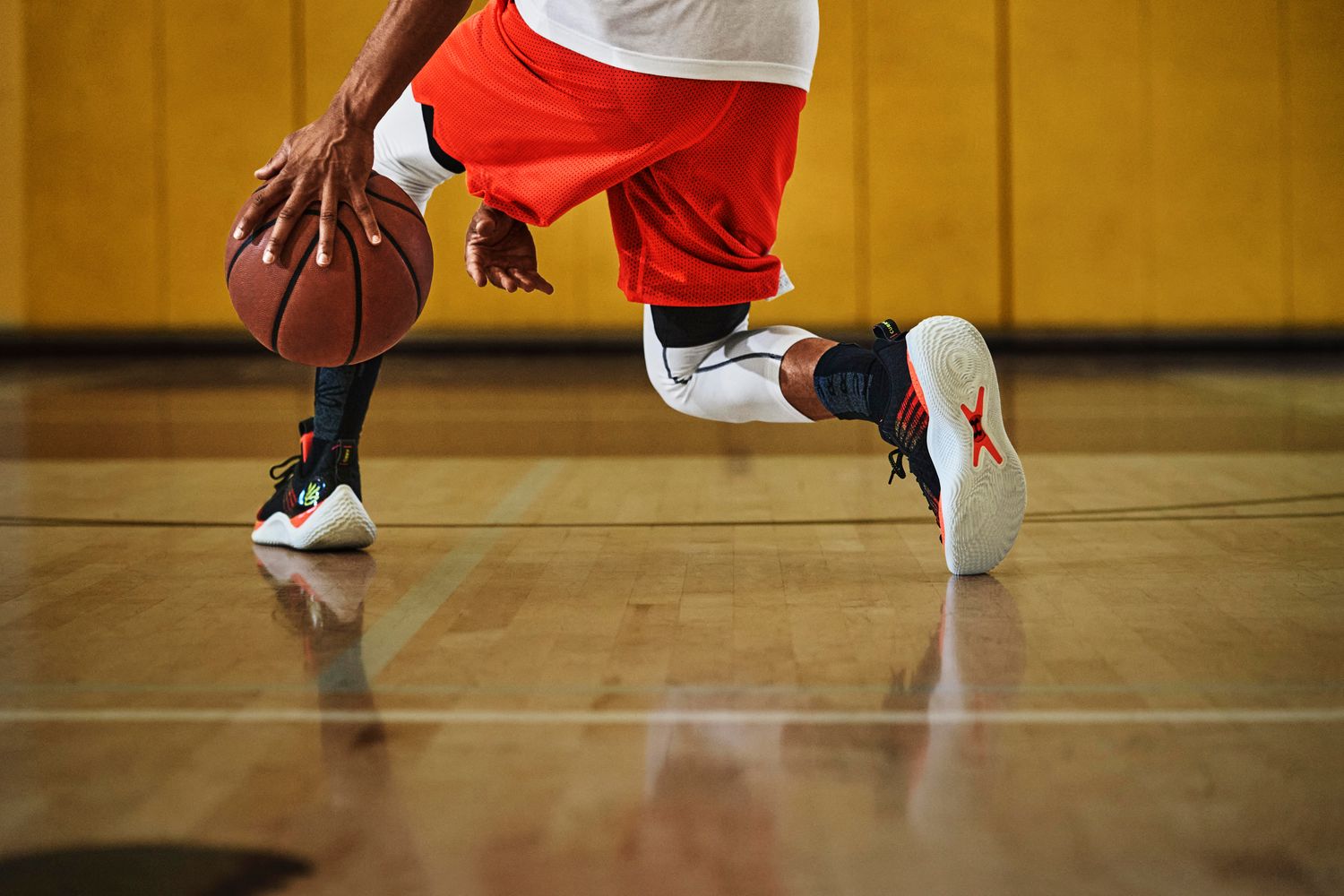 View of Curry Flow 10 outsoles.